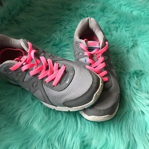 Women’s 9.5 Nike Revolution 2